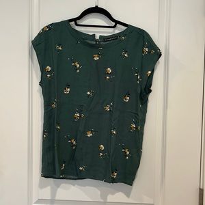 LIKE NEW ABERCROMBIE AND FITCH BLOUSE